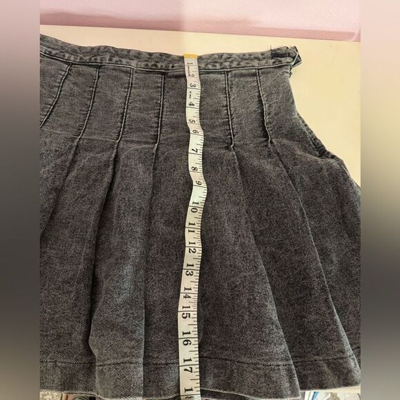 Signature 8 pleated skirt in acid wash black - Picture 9 of 9